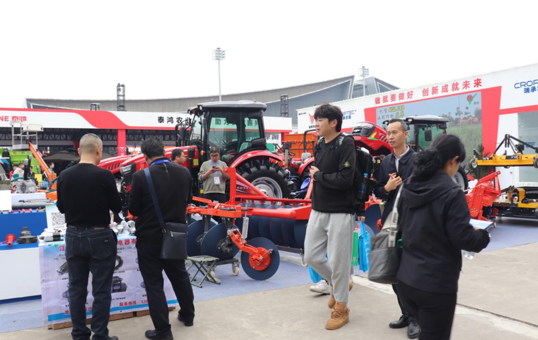 海南東方市農(nóng)機(jī)服務(wù)中心開展2025年農(nóng)機(jī)安全專項(xiàng)整治行動(dòng)