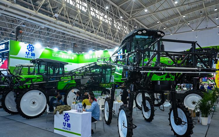 寧夏聚焦農(nóng)機(jī)鑒定辦法 對(duì)5家農(nóng)機(jī)生產(chǎn)企業(yè)開展專題培訓(xùn)和宣傳指導(dǎo)