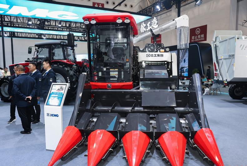 通遼實地督導農機合作社、農機大戶等社會化服務主體安全生產情況