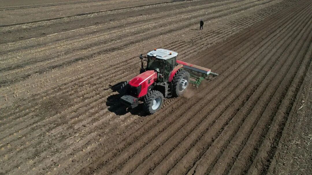 Ein Schlag Wechsel in Richtung Frühjahrsanbau - Xugong Landwirtschaftsmaschinen begleiten Großland Getreidelager